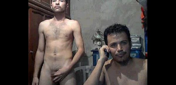  Chacal mexicano guapo y vergon se viene y su amigo se asquea Mexican hung cums